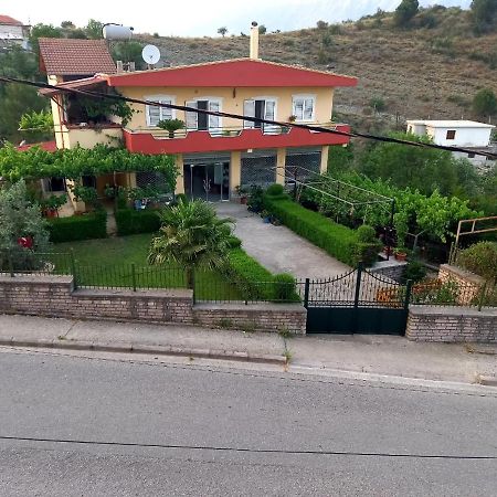 Manthoguesthouse Gjirokastër Eksteriør bilde