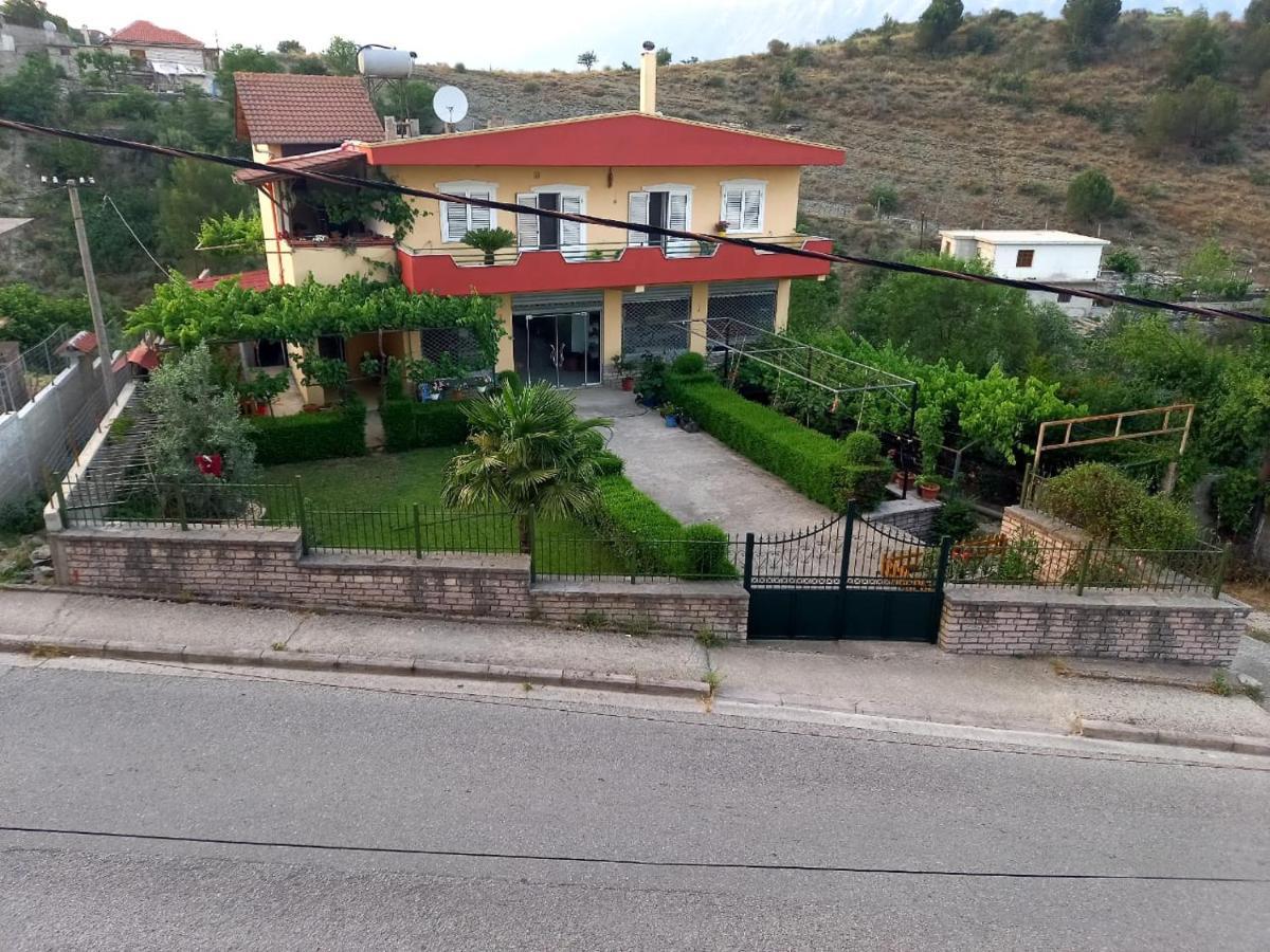 Manthoguesthouse Gjirokastër Eksteriør bilde