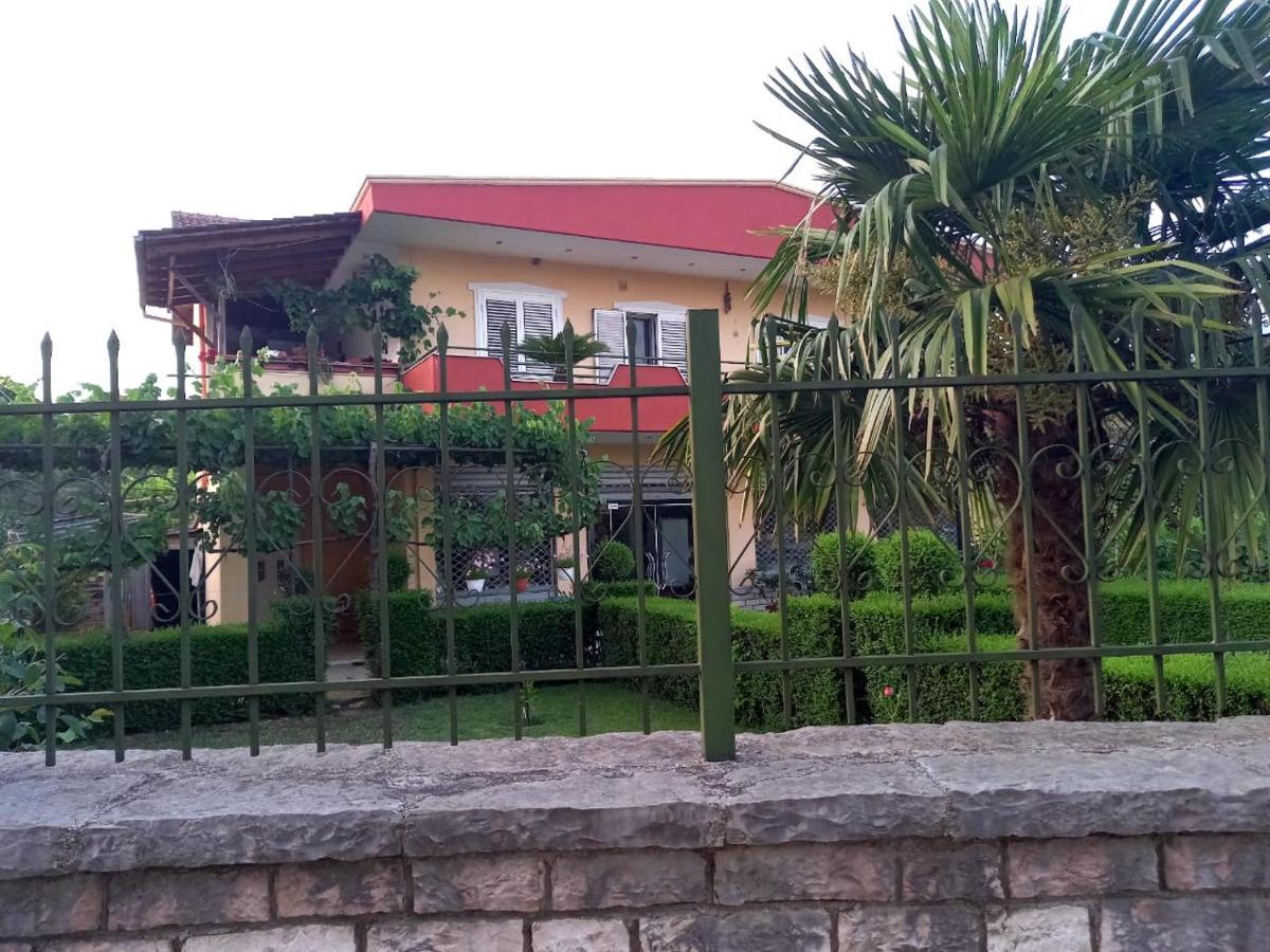 Manthoguesthouse Gjirokastër Eksteriør bilde