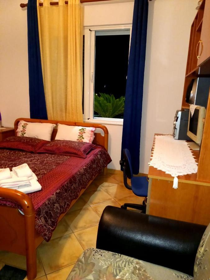 Manthoguesthouse Gjirokastër Eksteriør bilde