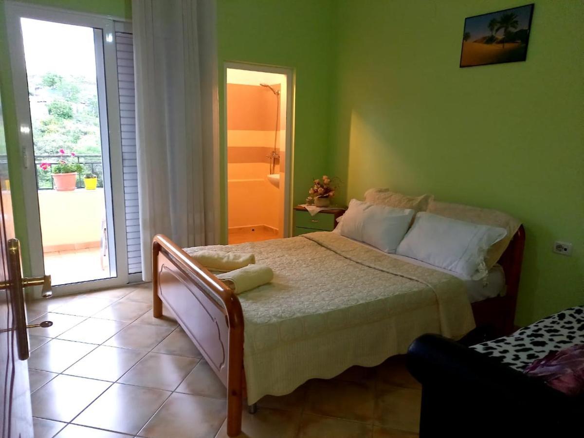 Manthoguesthouse Gjirokastër Eksteriør bilde